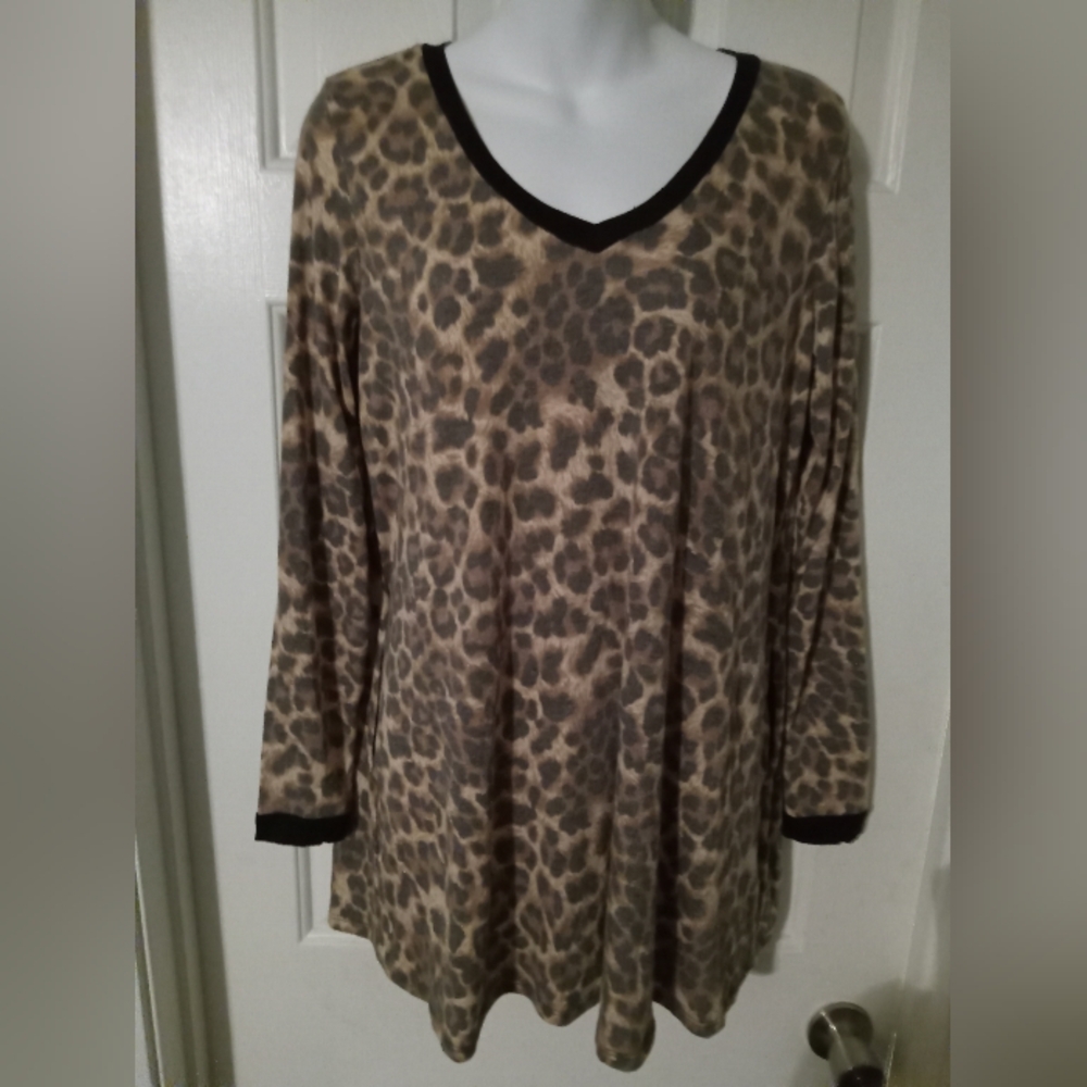 Leopard Print V-Neck Women's Top